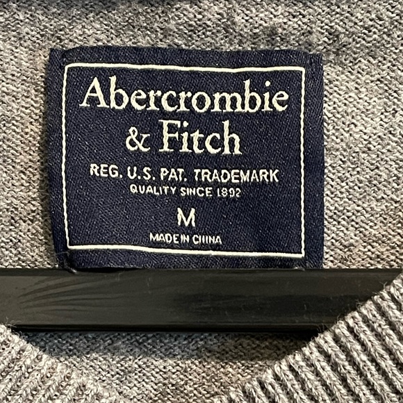 Abercrombie & Fitch Long Sleeve Gray V Neck Sweater Men’s Size Medium - Picture 3 of 3